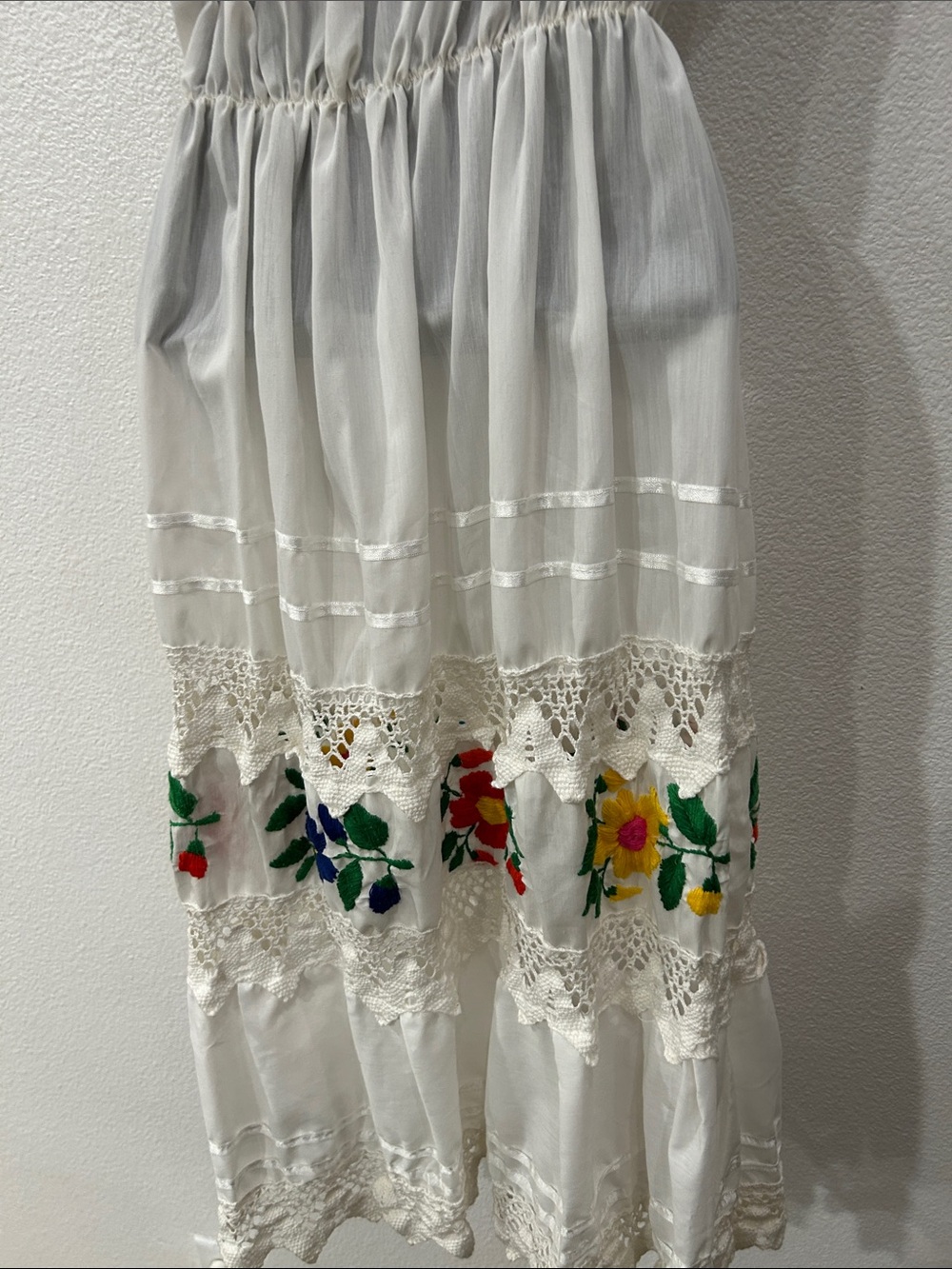 VTG. 1960s White Tiered Dress with Colorful Floral Embroidery - Picture 14 of 15